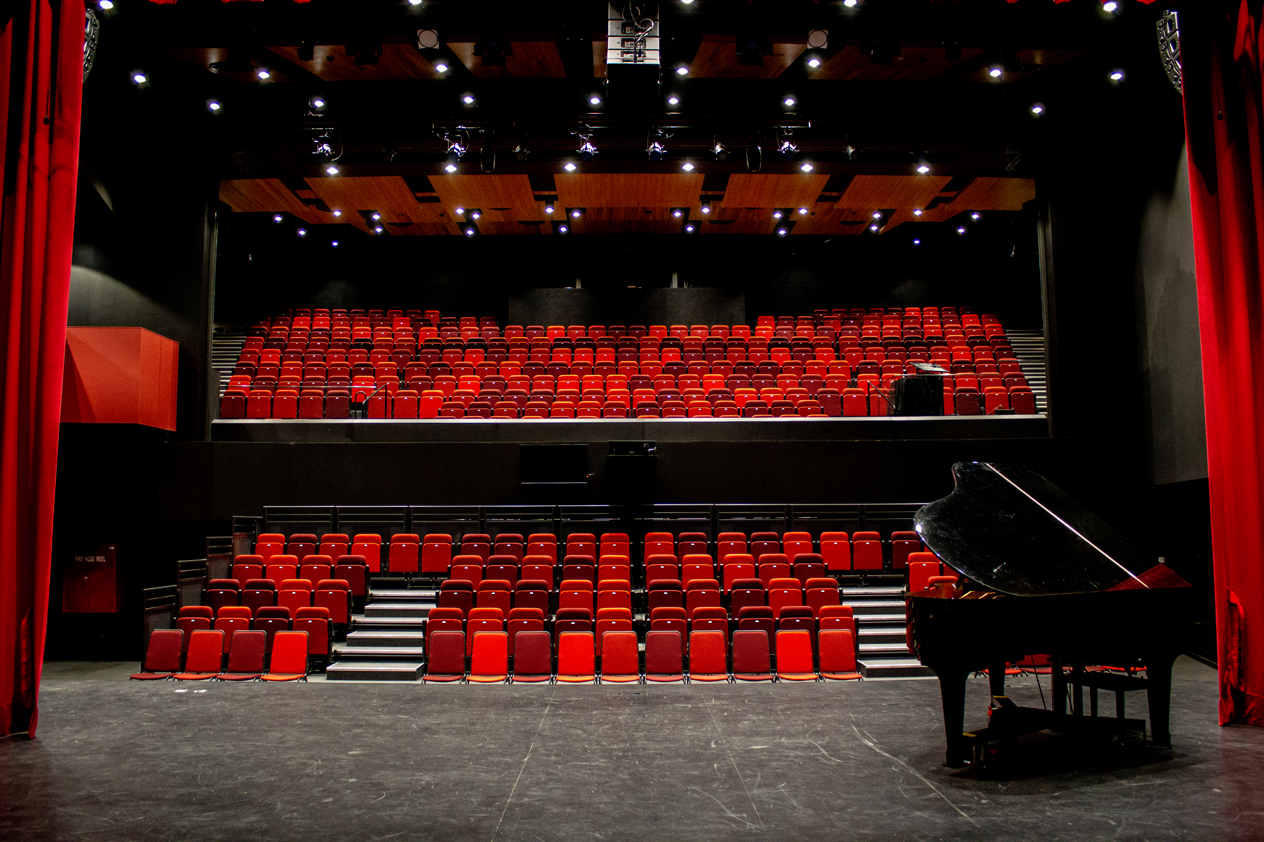 Profurn's retractable public seating at Viewbank College